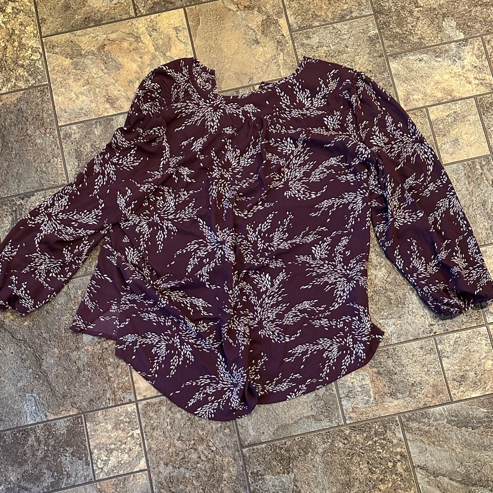 fun 2 fun Plum Floral V-Neck Blouse - Picture 4 of 8
